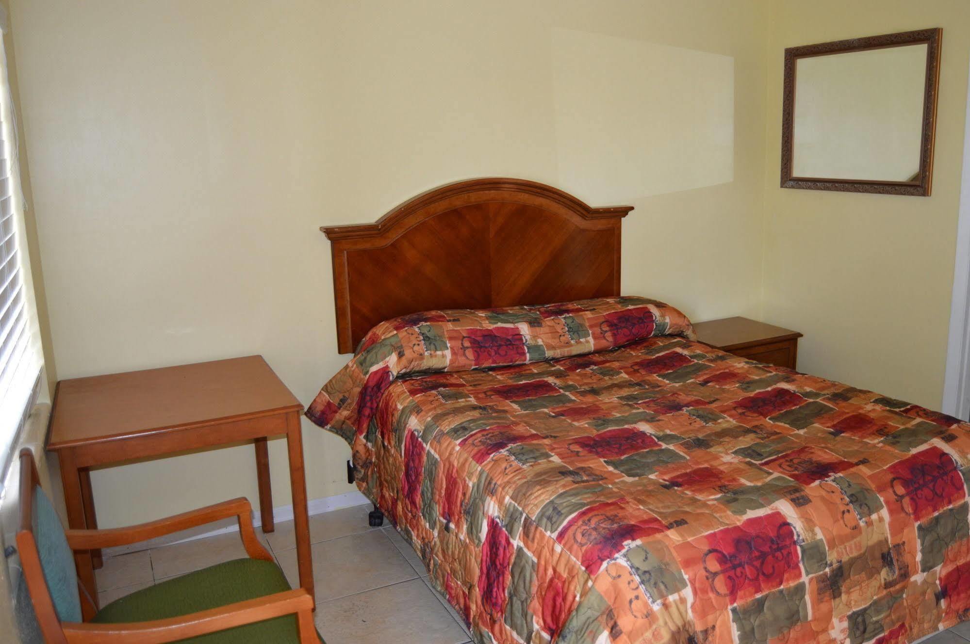 Siesta Inn Sarasota - Indian Beach ภายนอก รูปภาพ